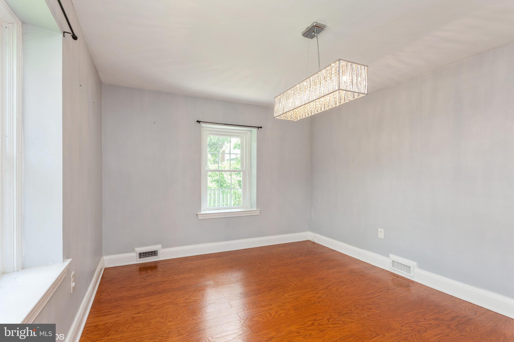 5111 Underwood Road Baltimore, MD 21212 - Photo 12 of 33 Dining room
