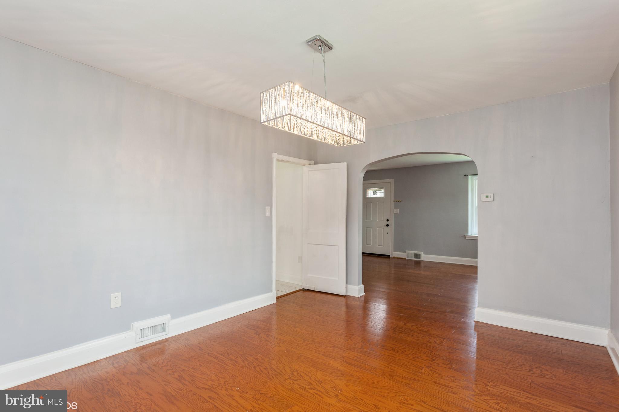 5111 Underwood Road Baltimore, MD 21212 - Photo 15 of 33 Dining room