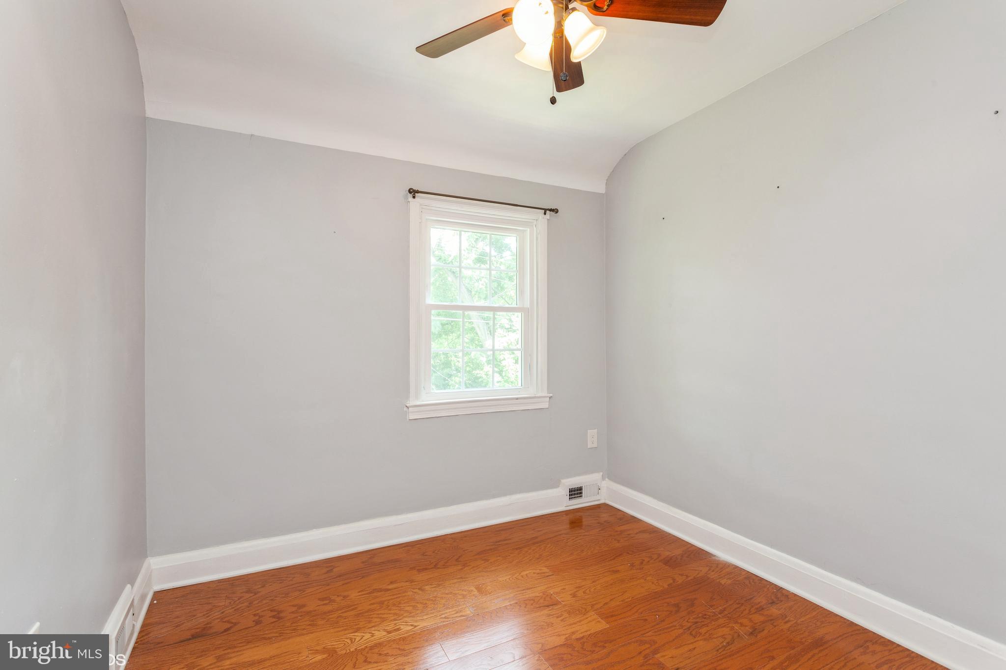 5111 Underwood Road Baltimore, MD 21212 - Photo 23 of 33 Third bedroom