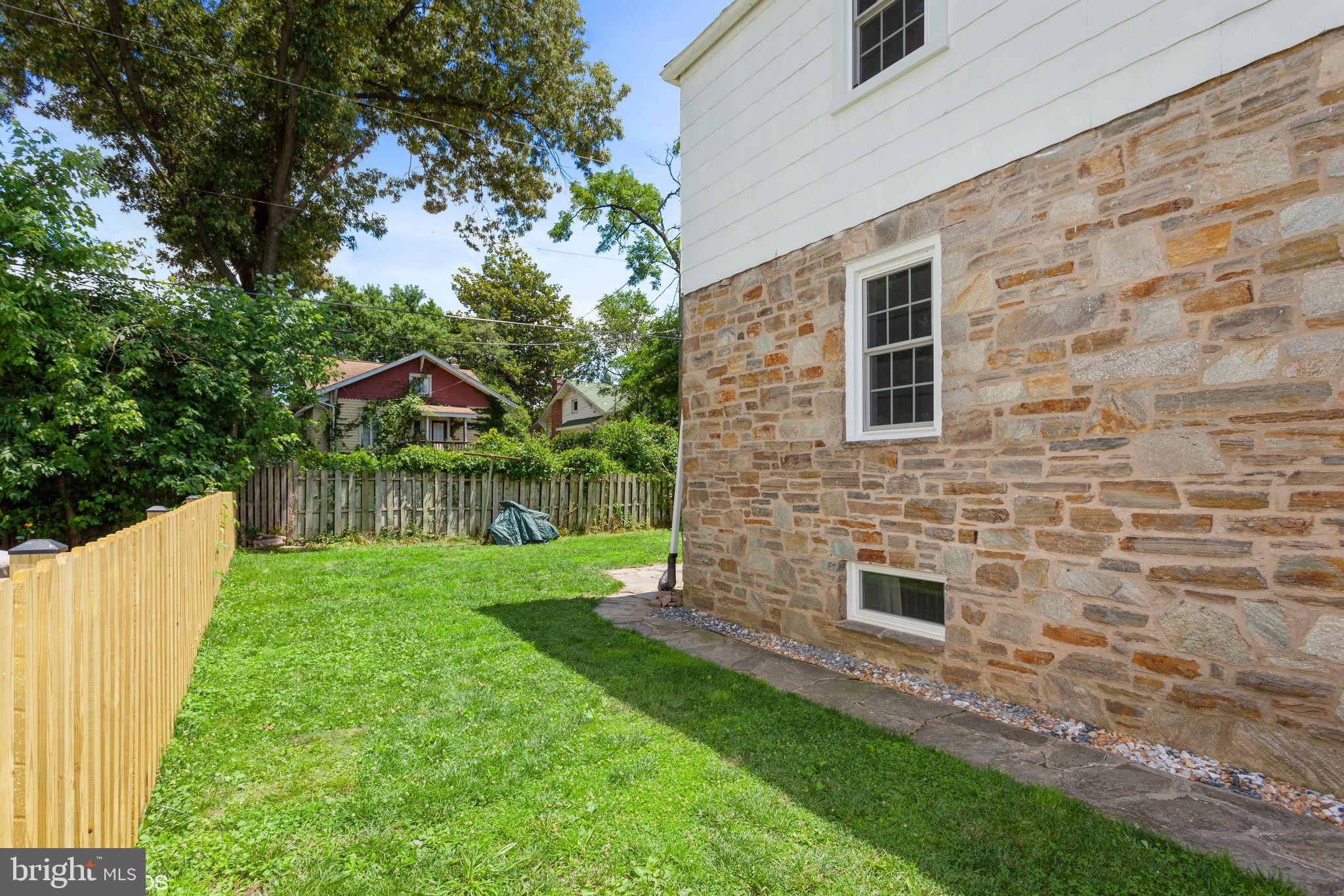 5111 Underwood Road Baltimore, MD 21212 - Photo 30 of 33 Side yard