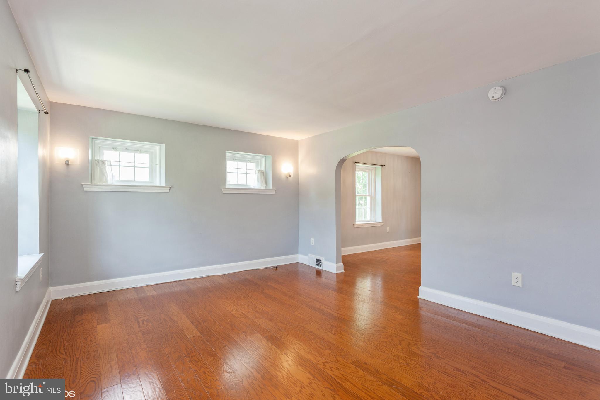 5111 Underwood Road Baltimore, MD 21212 - Photo 5 of 33 Living room