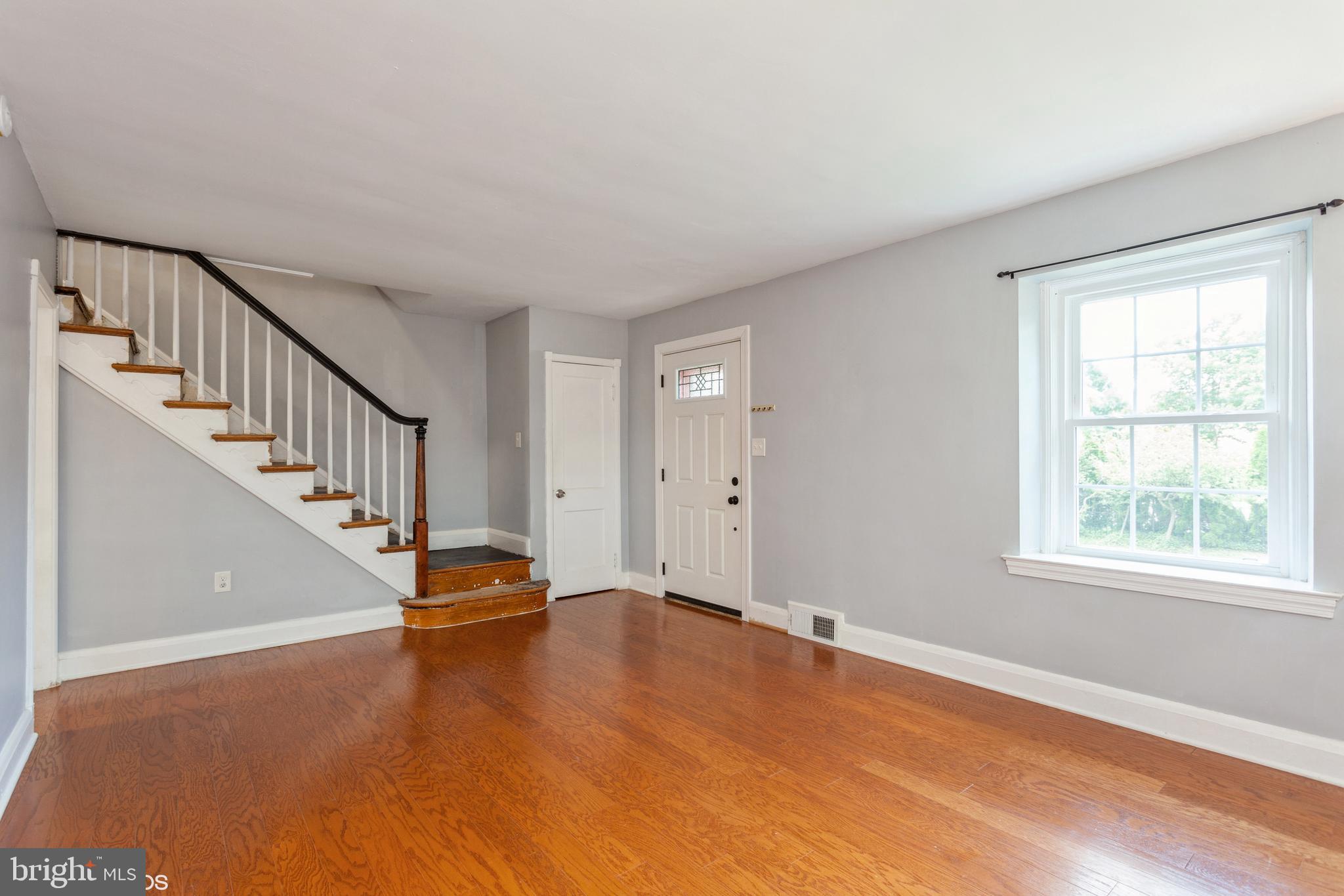 5111 Underwood Road Baltimore, MD 21212 - Photo 6 of 33 Living room