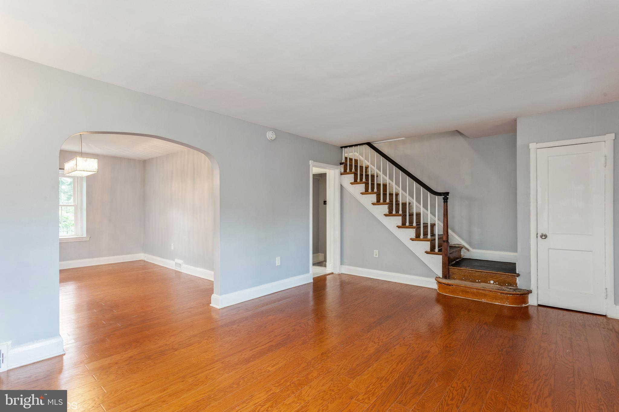 5111 Underwood Road Baltimore, MD 21212 - Photo 7 of 33 Living room
