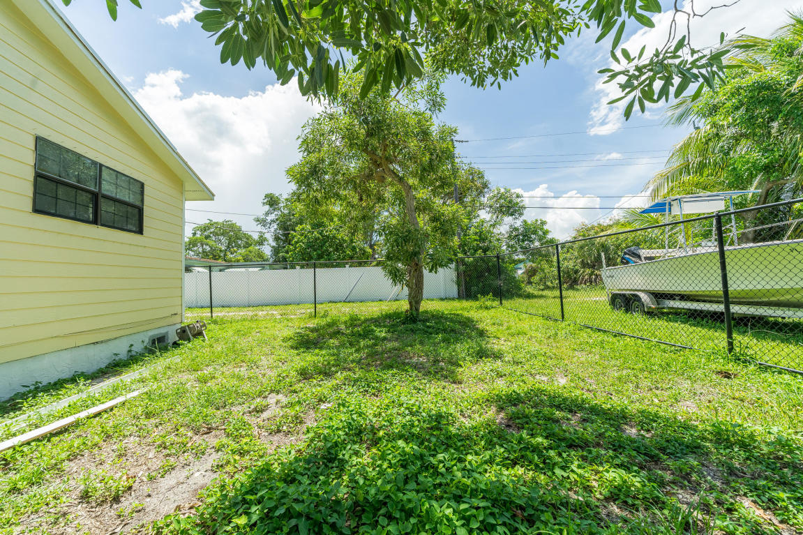 507 Northwest 3rd Street Delray Beach, FL 33444 - Photo 30 of 30 a view of backyard with green space