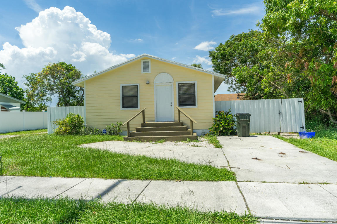 507 Northwest 3rd Street Delray Beach, FL 33444 - Photo 4 of 30 a front view of a house with a yard