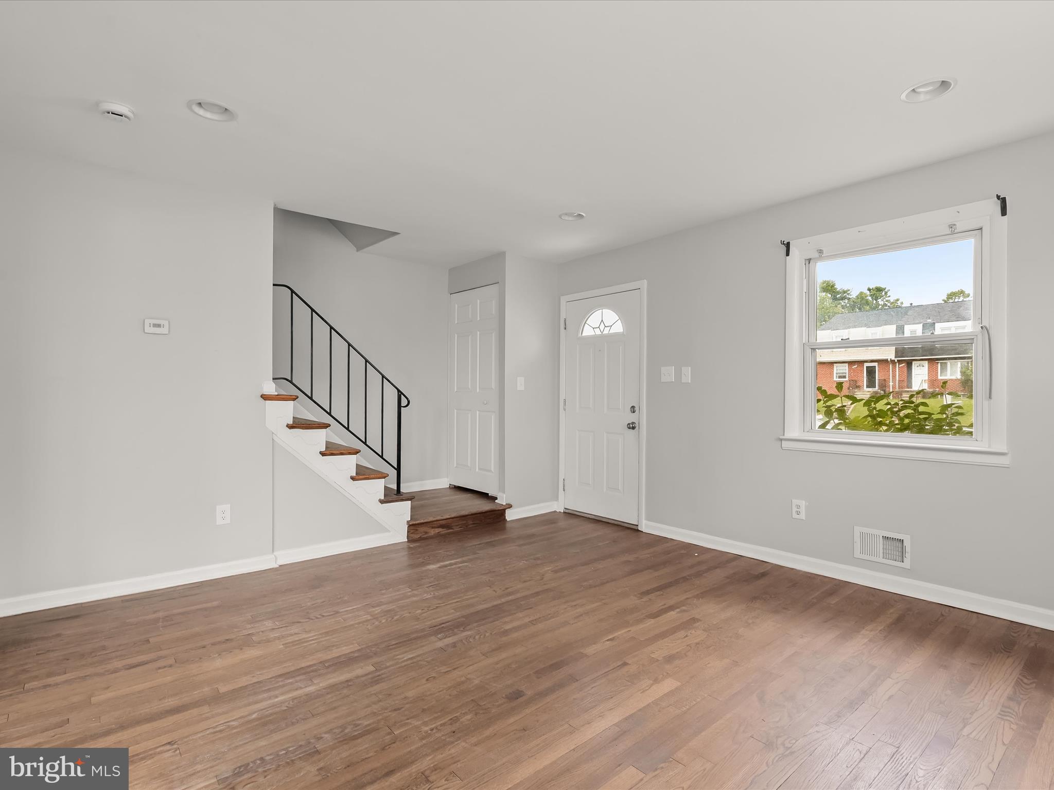 6140 Radecke Avenue Baltimore, MD 21206 - Photo 3 of 25 Living Room