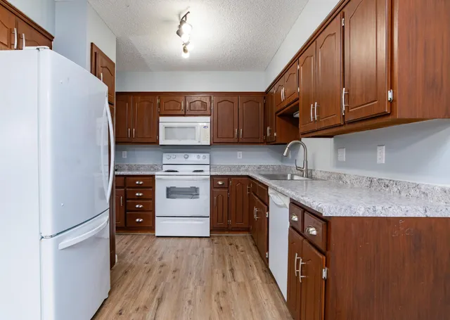 $289,900 | 4575 Horizon Circle, Eagan, MN 55123