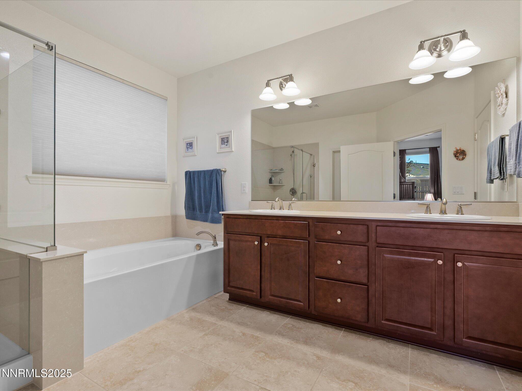 1864 Cholula Drive Reno, NV 89521 - Photo 24 of 50 master bath