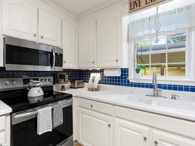 $335,000 | 15990 Asheville Highway, Campobello, SC 29322