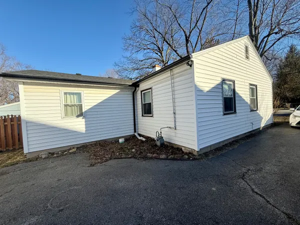 $259,900 | 270 Woodlawn Avenue, Chesterton, IN 46304