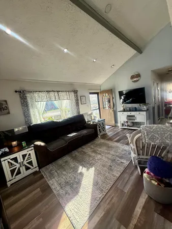 $259,900 | 270 Woodlawn Avenue, Chesterton, IN 46304