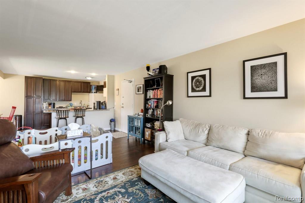 1245 South Maple Road, Unit 207 Ann Arbor, MI 48103 - Photo 4 of 27