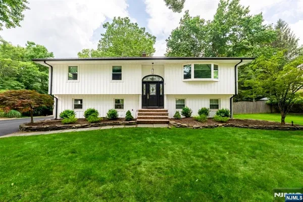 $899,000 | 3 Antrim Road, Montvale, NJ 07645