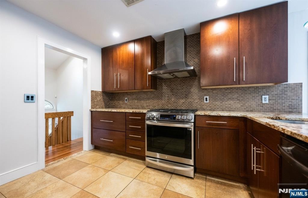 3 Antrim Road Montvale, NJ 07645 - Photo 3 of 12