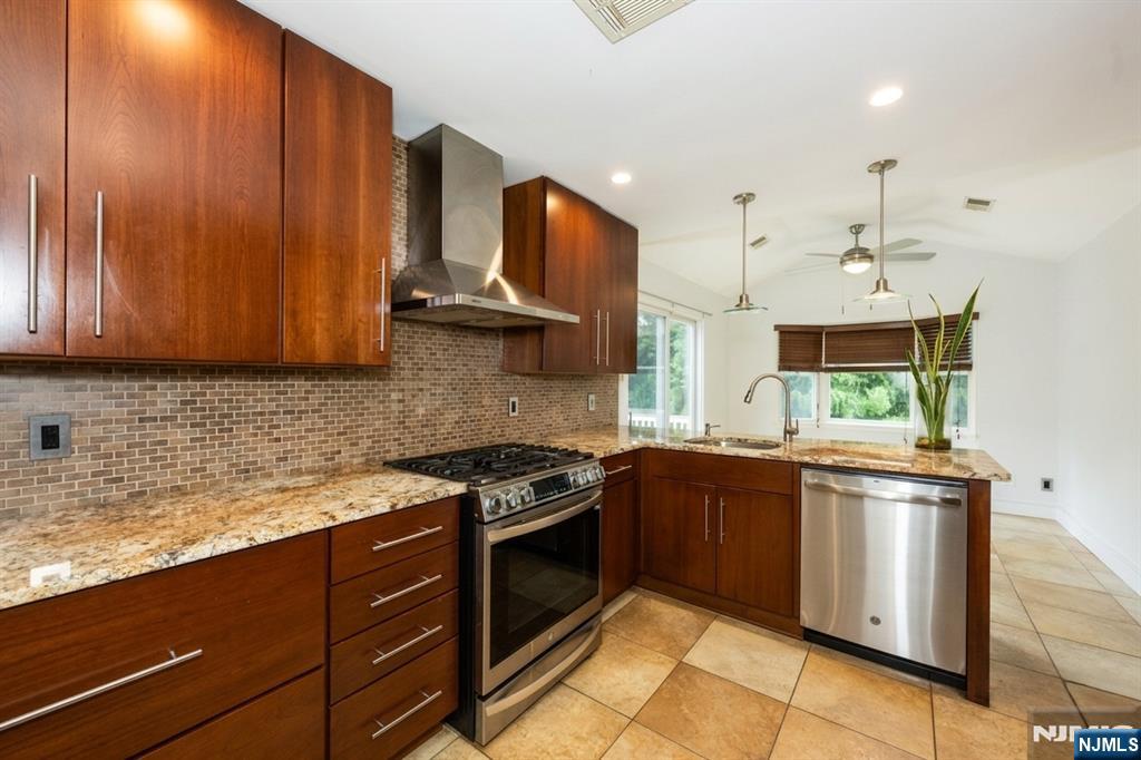 3 Antrim Road Montvale, NJ 07645 - Photo 4 of 12