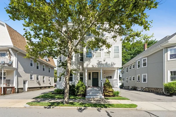 $3,400 | 146 Beech Street, Unit 1, Belmont, MA 02478