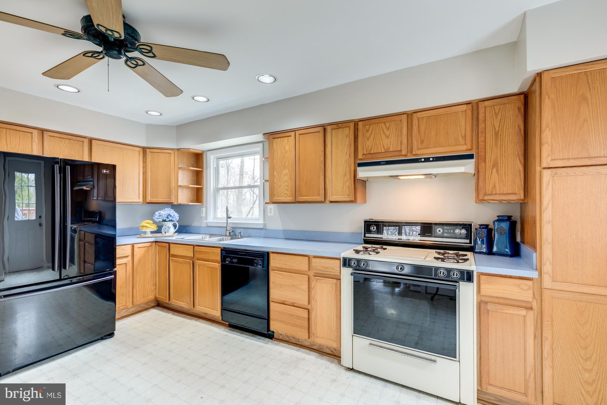 440 Beulah Road Vienna, VA 22180 - Photo 10 of 28 Kitchen