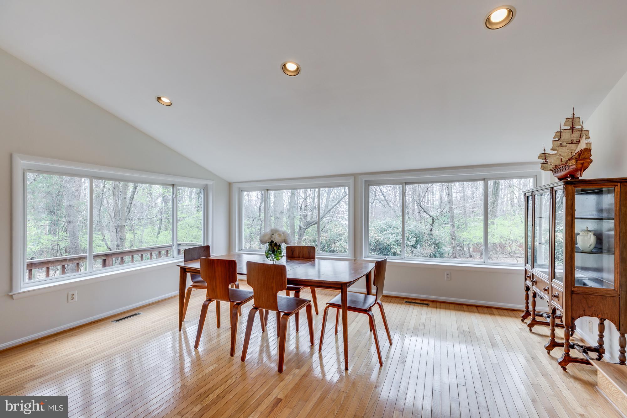 440 Beulah Road Vienna, VA 22180 - Photo 5 of 28 Great Room dining