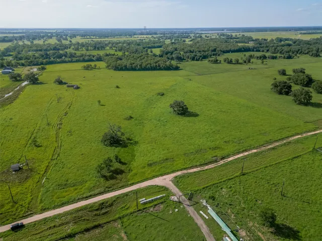 $200,000 | 811 County Road 164, Boling, TX 77420