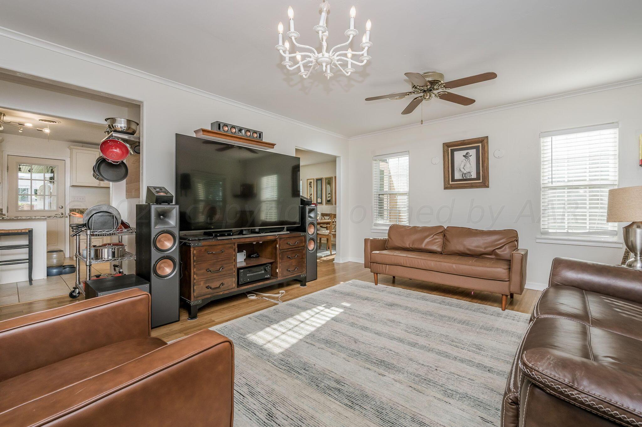 4204 Gem Lake Road Amarillo, TX 79106 - Photo 4 of 24 Living Room