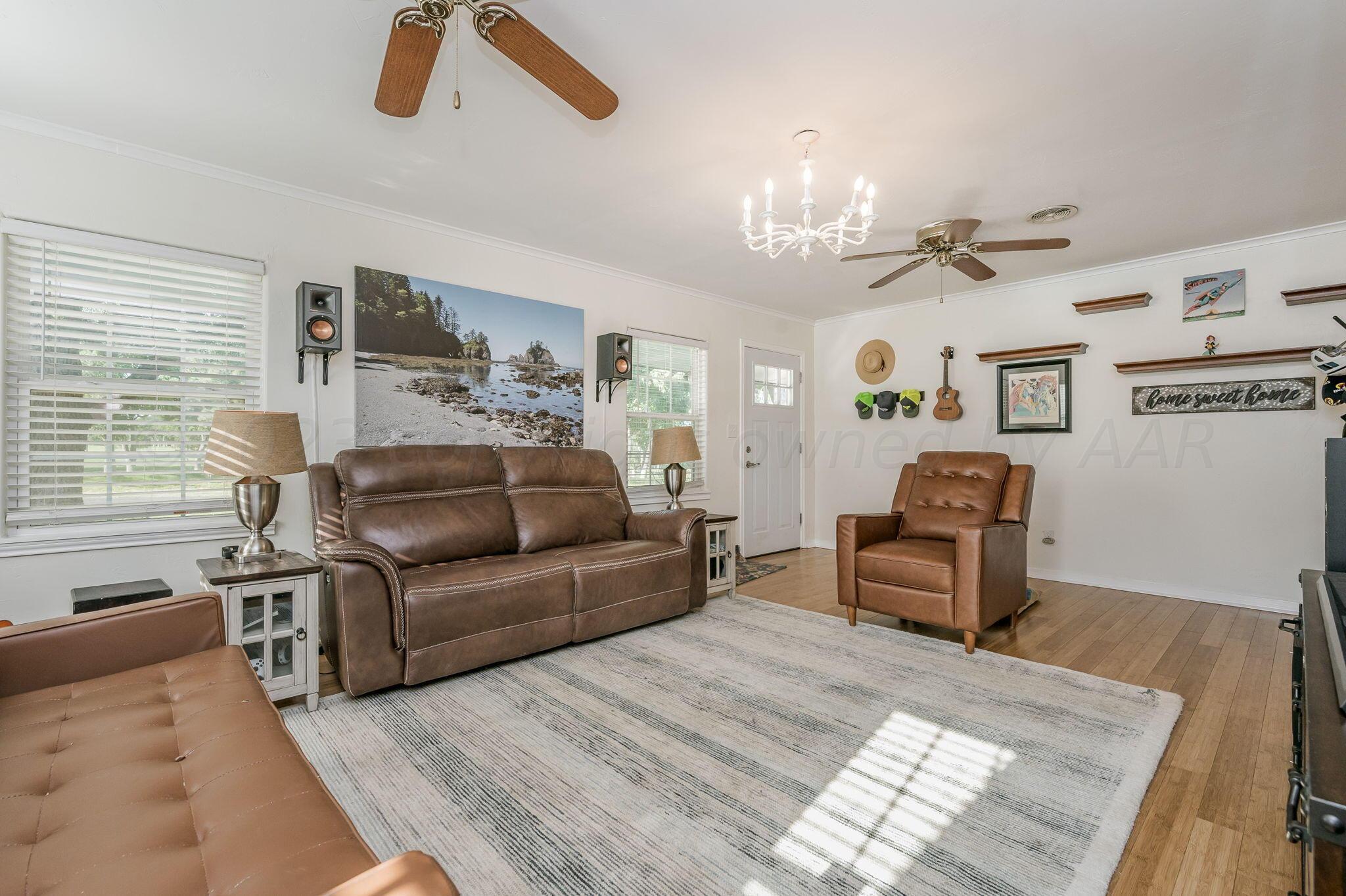 4204 Gem Lake Road Amarillo, TX 79106 - Photo 5 of 24 Living Room-2