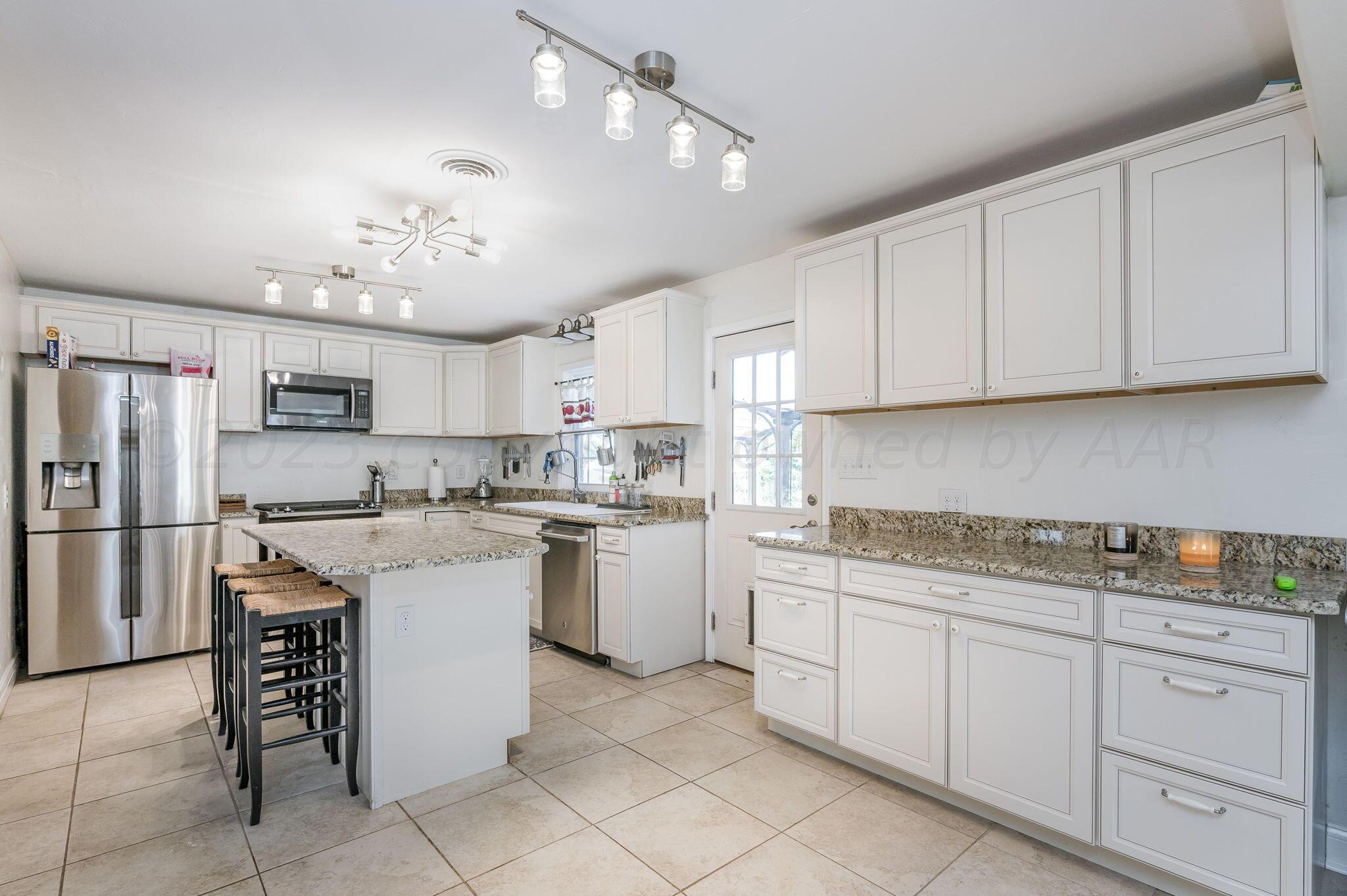 4204 Gem Lake Road Amarillo, TX 79106 - Photo 8 of 24 Kitchen