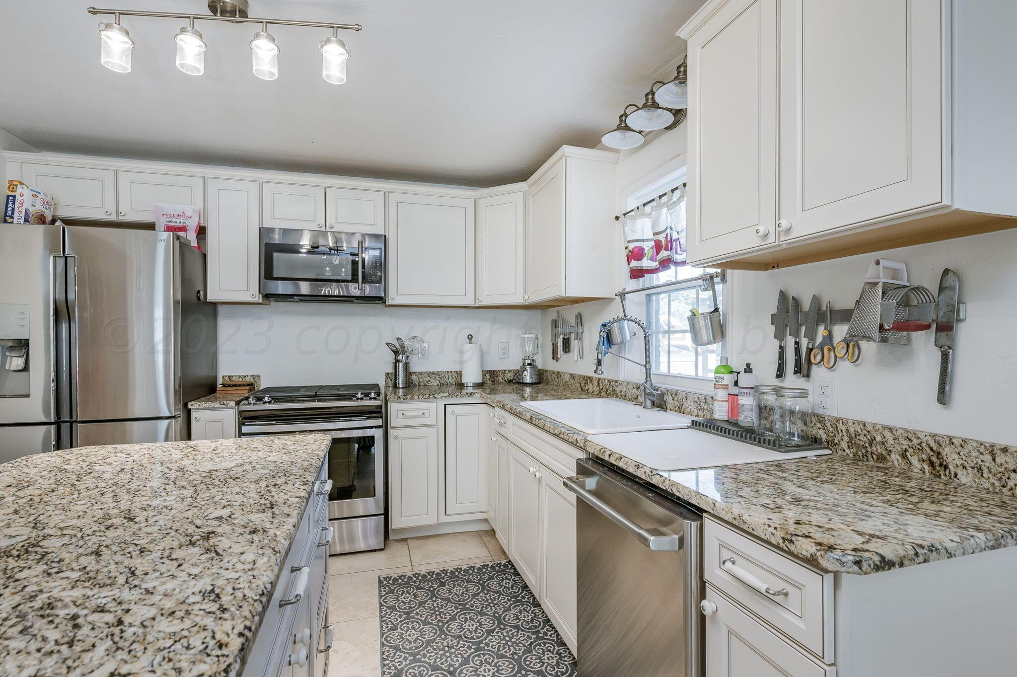 4204 Gem Lake Road Amarillo, TX 79106 - Photo 10 of 24 Kitchen-2