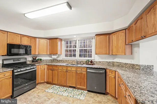 $605,000 | 12 Bedford Court, Fredericksburg, VA 22406