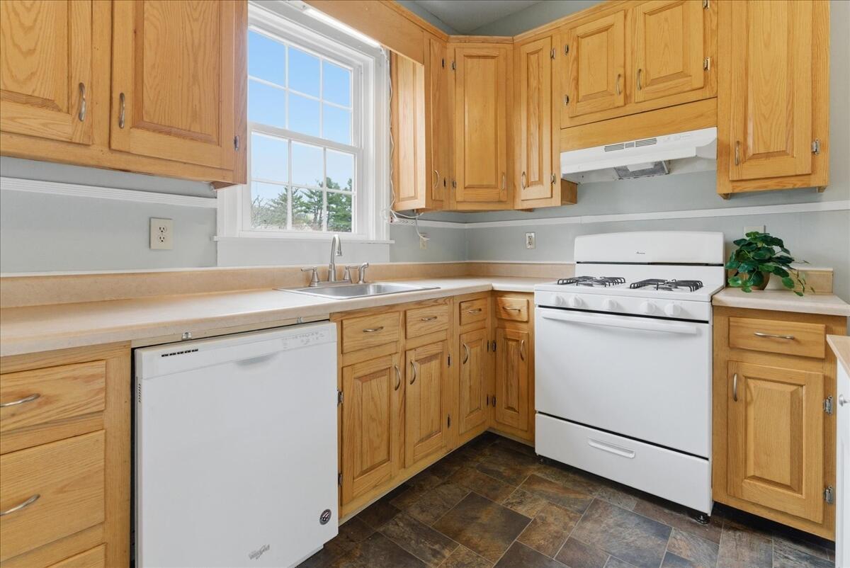 18 Cushman Street Augusta, ME 04330 - Photo 5 of 67 16-DSC01288