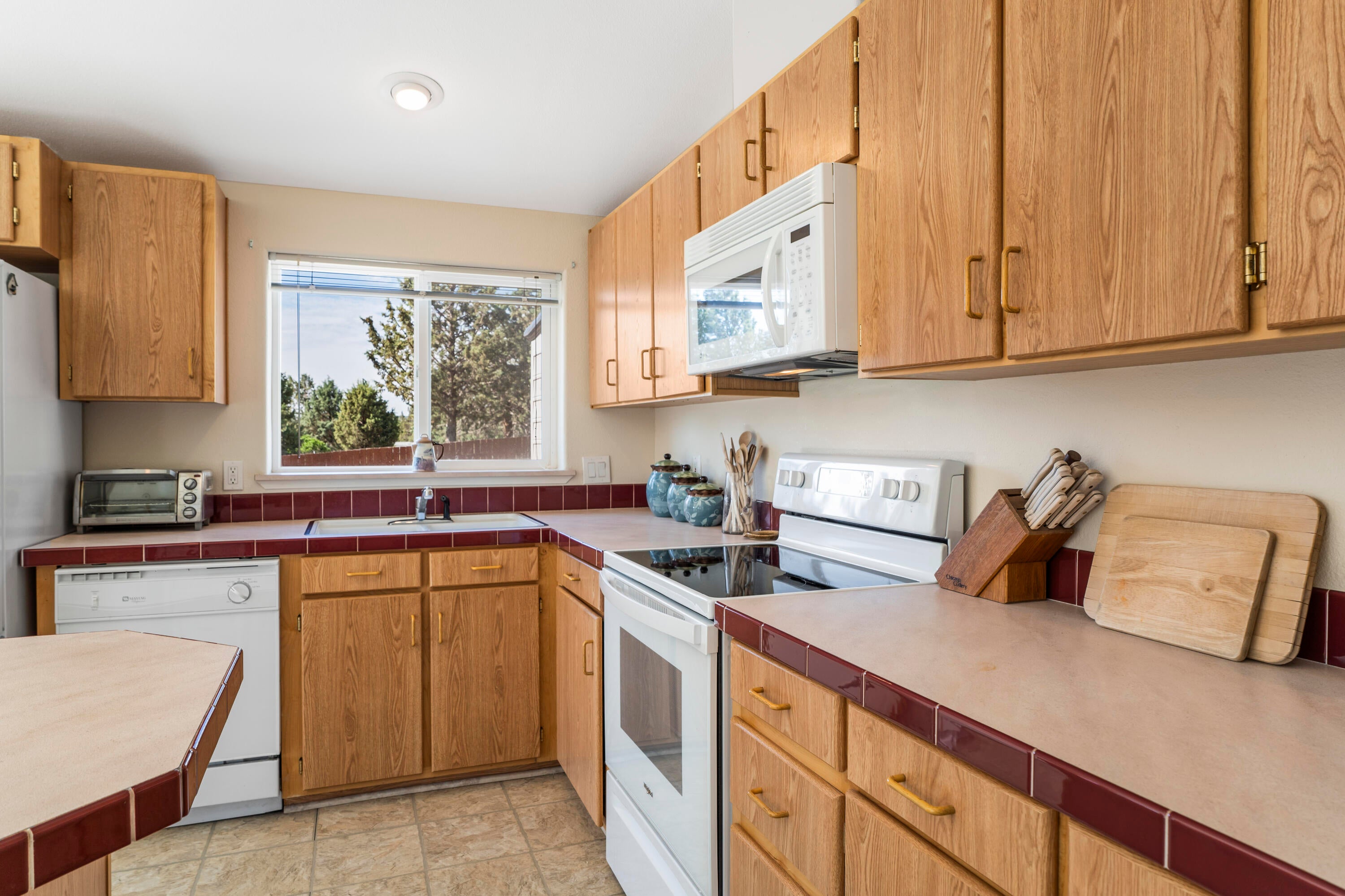 9141 Southwest Shad Road Terrebonne, OR 97760 - Photo 10 of 32 13-Kitchen