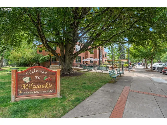 $340,000 | 10606 Southeast Main Street, Unit 212, Milwaukie, OR 97222