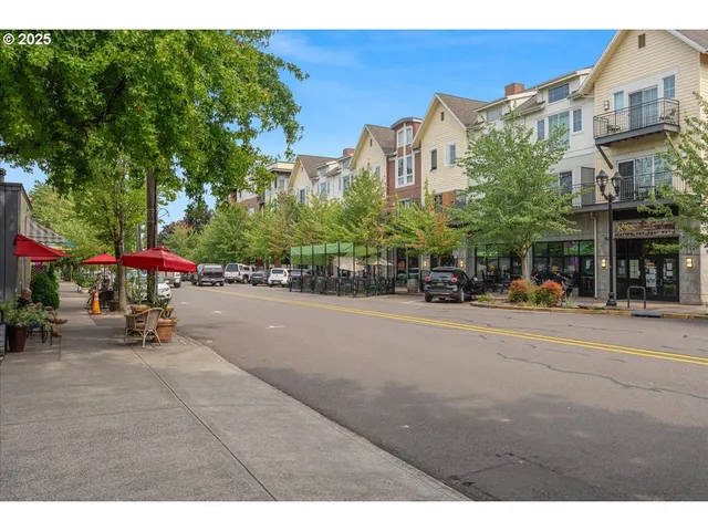 $340,000 | 10606 Southeast Main Street, Unit 212, Milwaukie, OR 97222