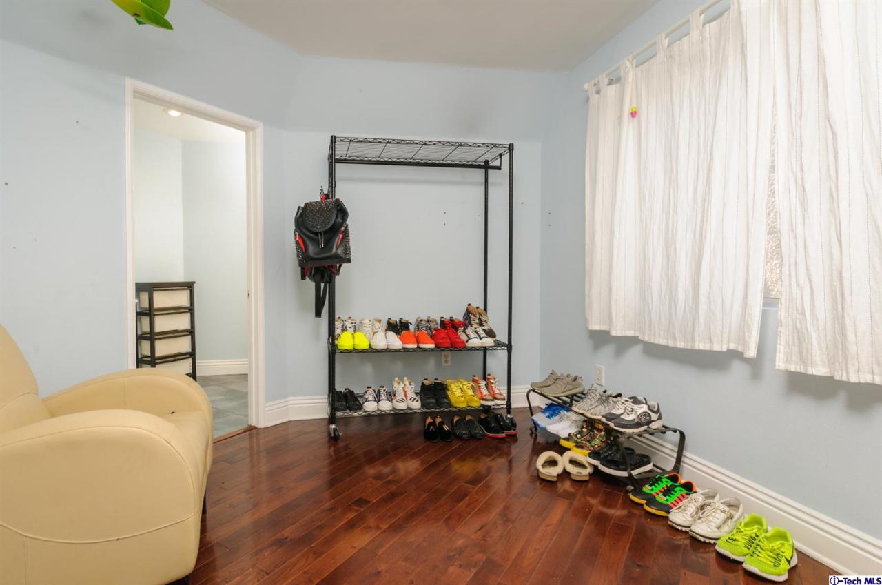 9761 Samoa Avenue Tujunga, CA 91042 - Photo 20 of 34 Additional Photo