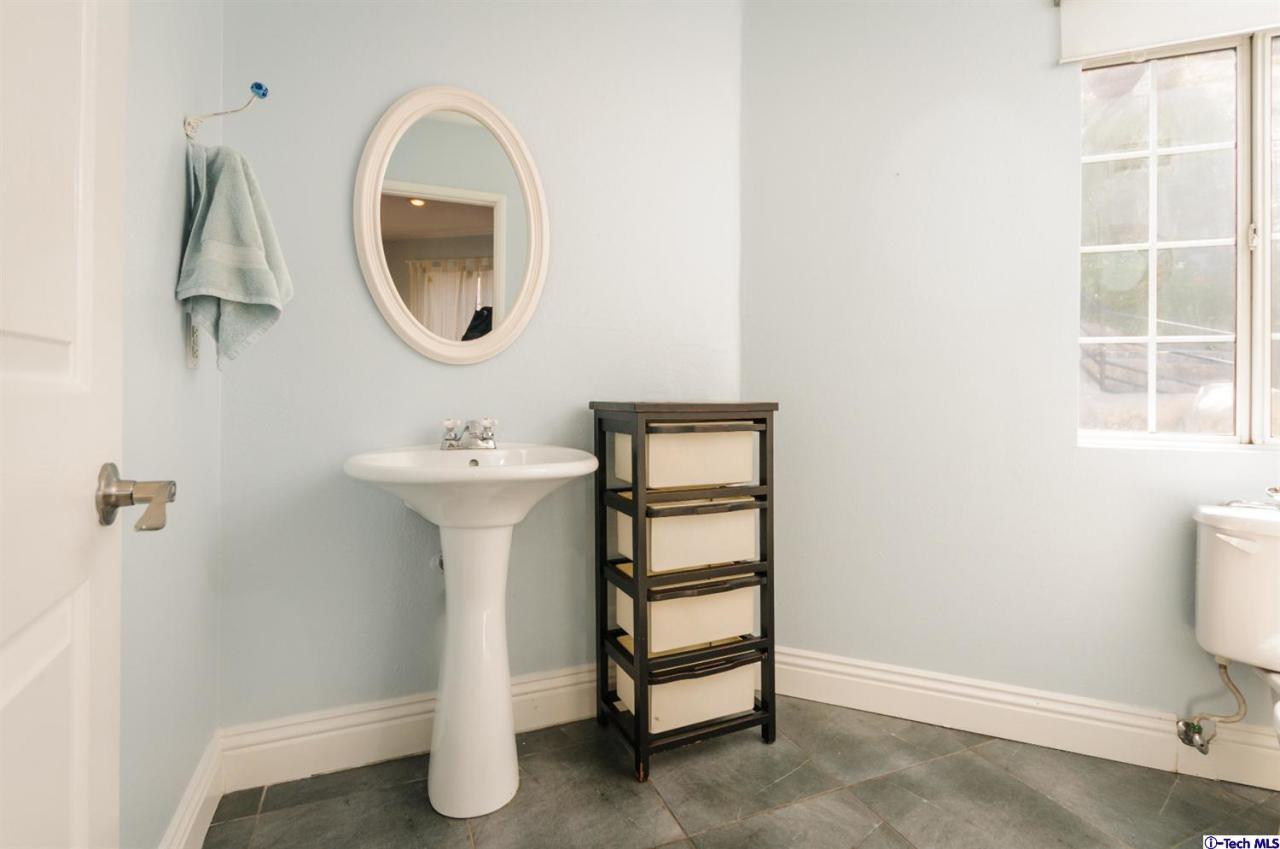 9761 Samoa Avenue Tujunga, CA 91042 - Photo 21 of 34 Additional Photo