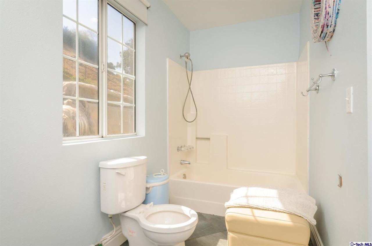9761 Samoa Avenue Tujunga, CA 91042 - Photo 22 of 34 Additional Photo