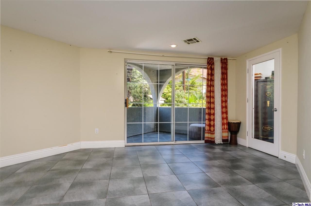 9761 Samoa Avenue Tujunga, CA 91042 - Photo 5 of 34 Additional Photo