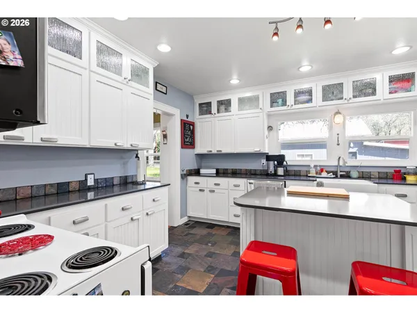 $899,999 | 78659 Sears Road, Cottage Grove, OR 97424