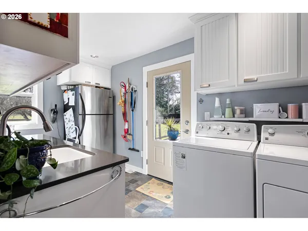 $899,999 | 78659 Sears Road, Cottage Grove, OR 97424