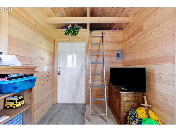 $899,999 | 78659 Sears Road, Cottage Grove, OR 97424