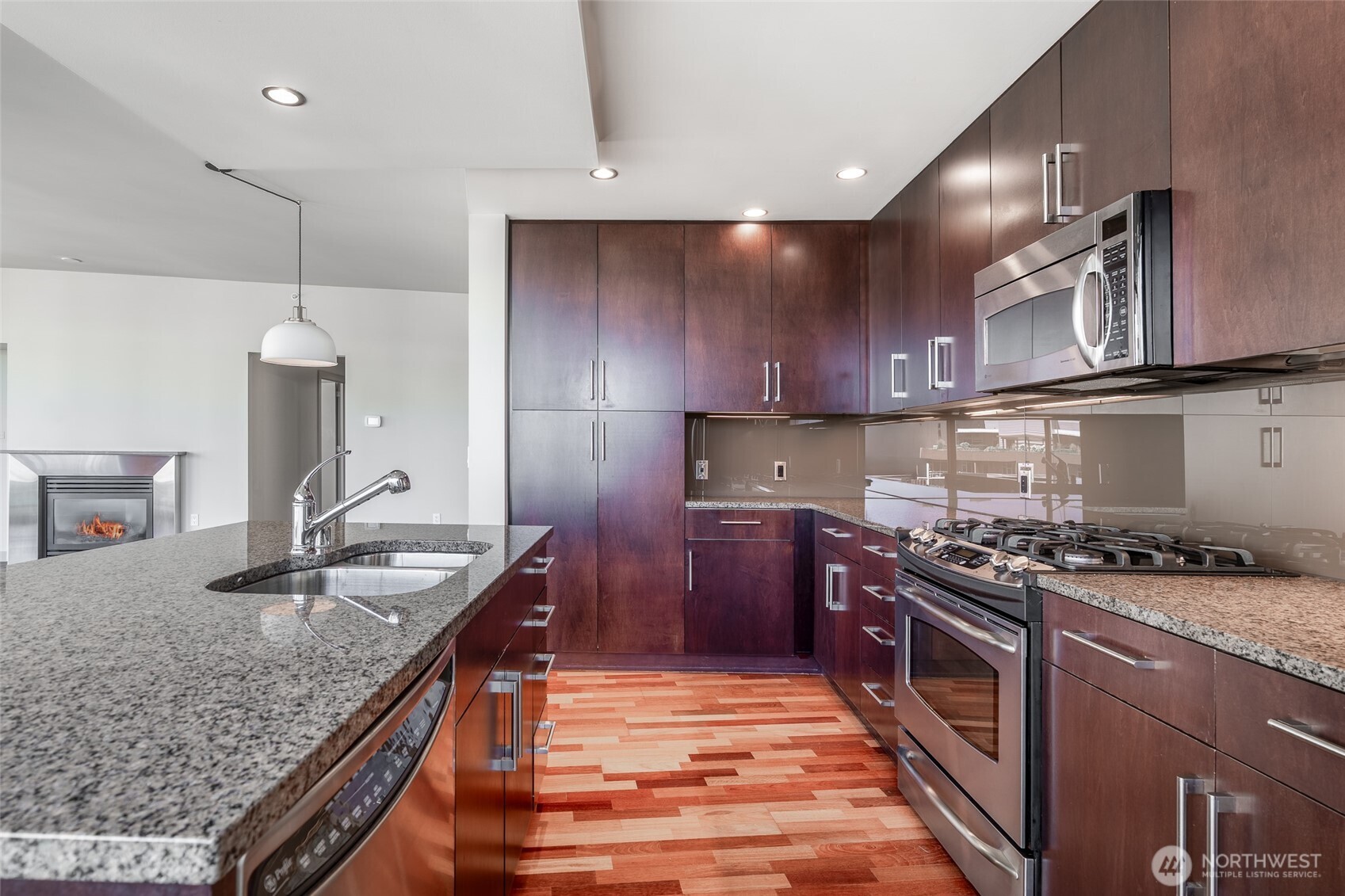 900 Lenora Street, Unit W807 Seattle, WA 98121 - Photo 8 of 40