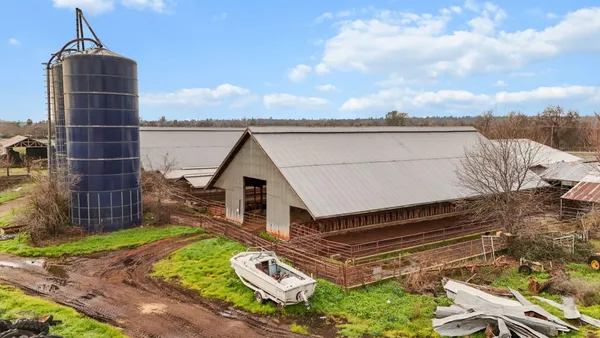 a view of a terrace with sky view