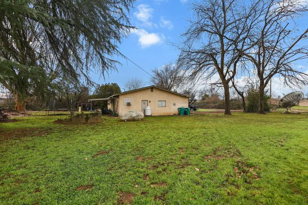 a house view with swimming pool