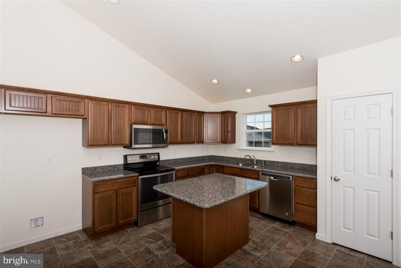 945 Friar Run, Unit 1 Hanover, PA 17331 - Photo 4 of 12 Kitchen