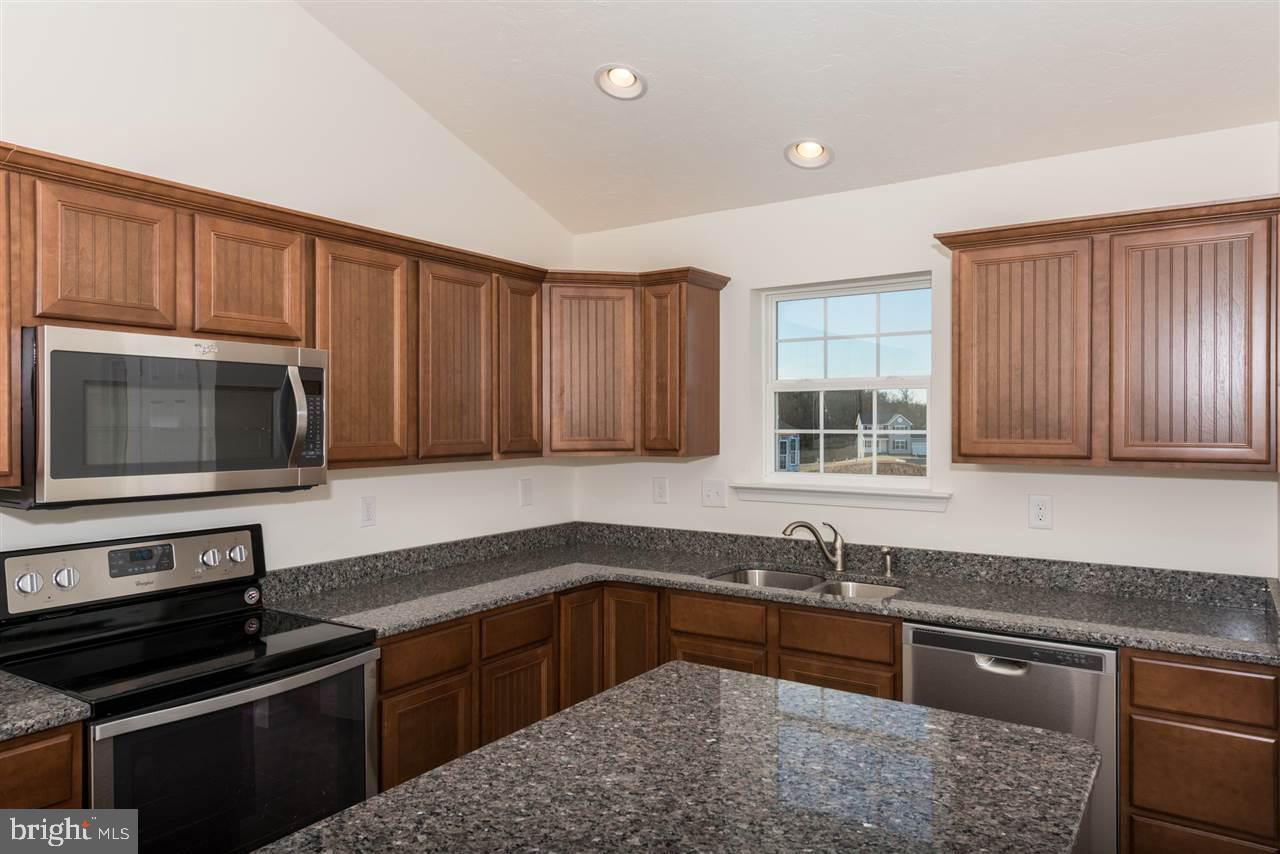 945 Friar Run, Unit 1 Hanover, PA 17331 - Photo 5 of 12 Kitchen
