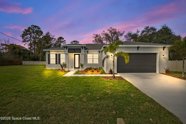 a view of a house with a yard and a yard