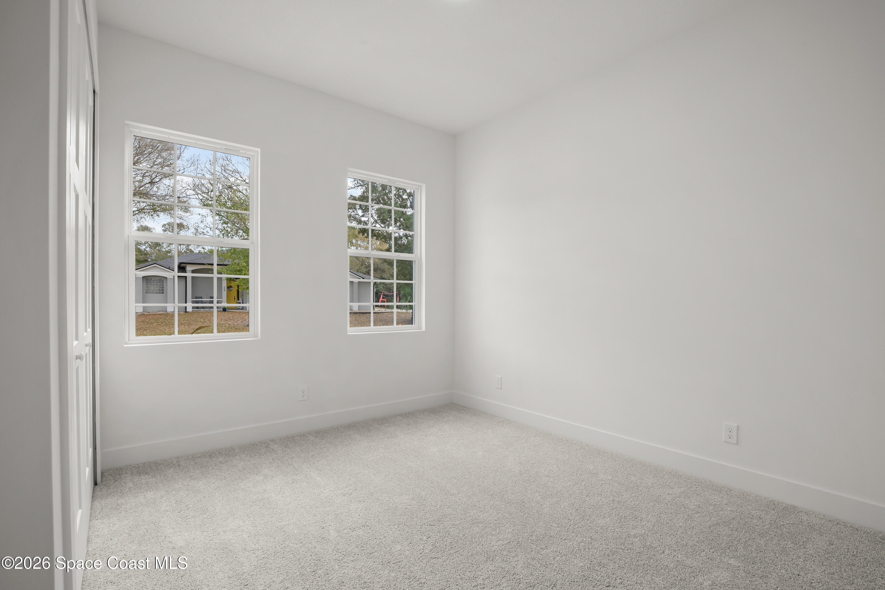 655 Vine Street Melbourne, FL 32904 - Photo 28 of 33 an empty room with windows