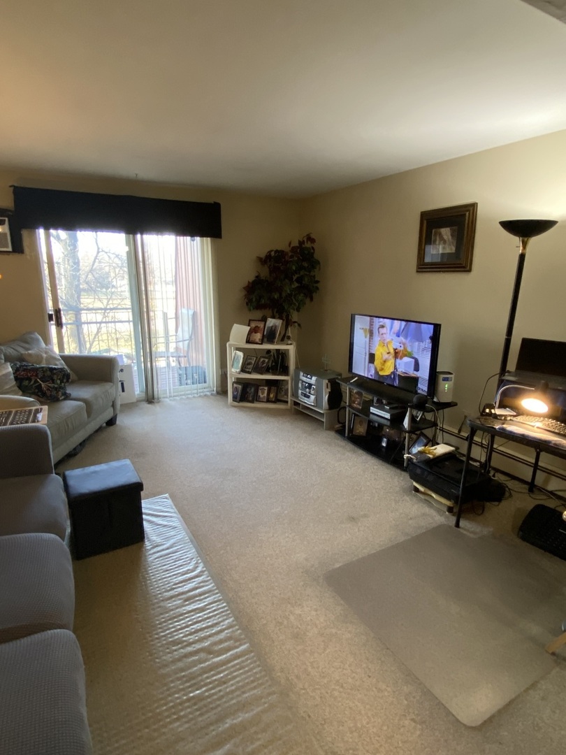 565 Heritage Drive, Unit 312 Hoffman Estates, IL 60169 - Photo 2 of 9