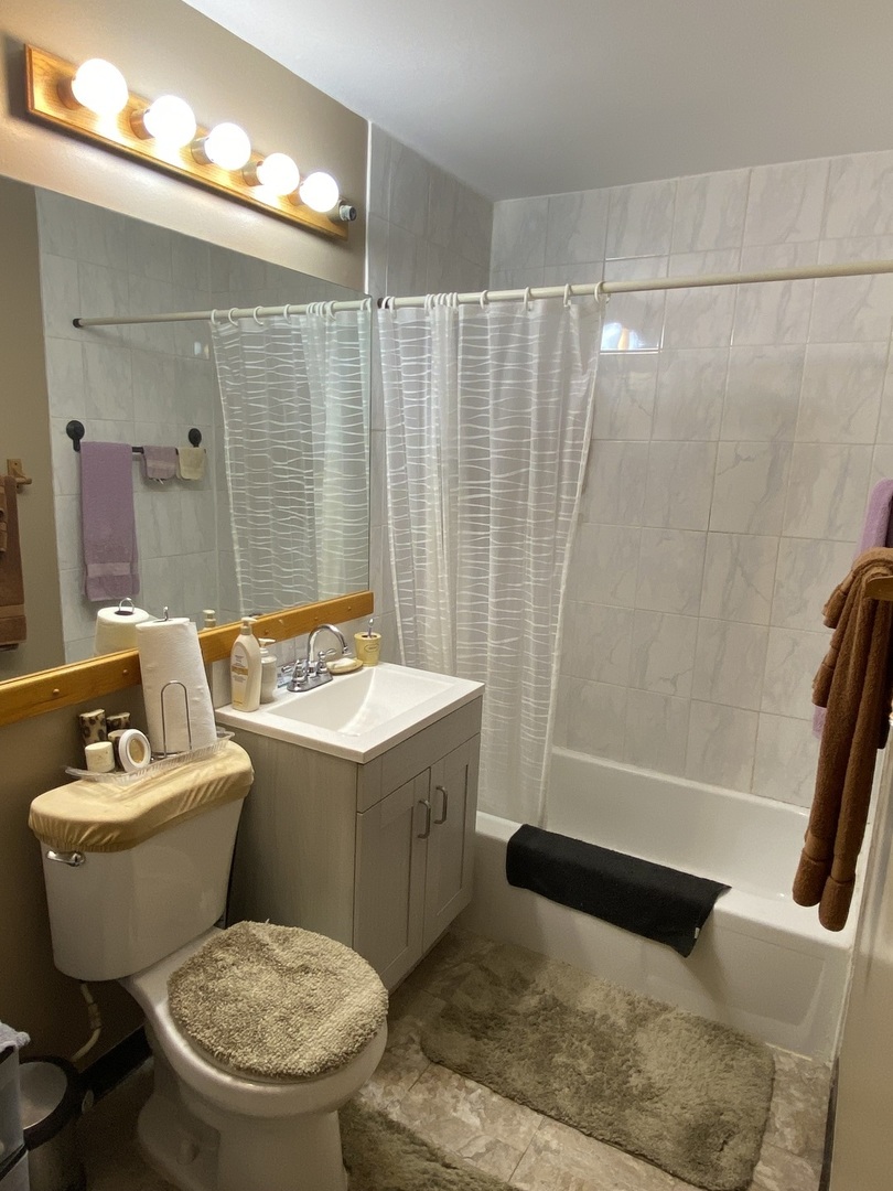 565 Heritage Drive, Unit 312 Hoffman Estates, IL 60169 - Photo 7 of 9