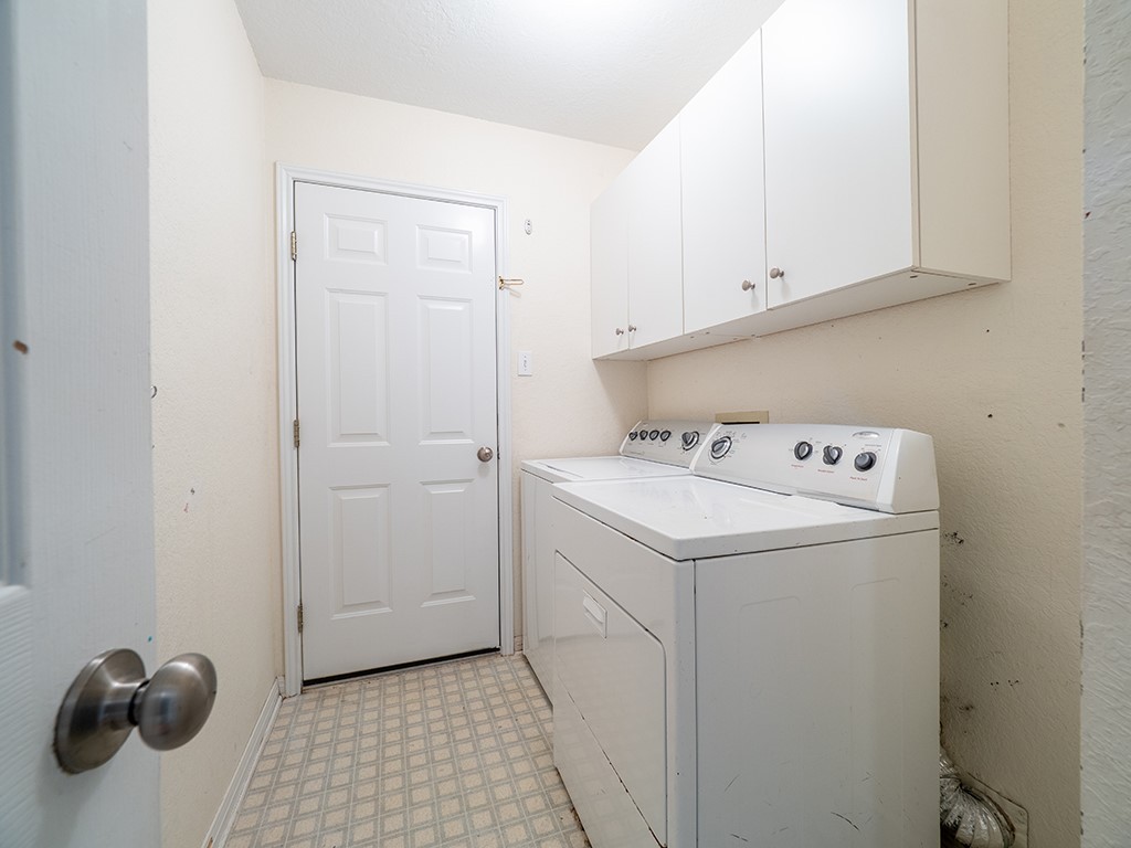 8007 Isaac Pryor Drive Austin, TX 78749 - Photo 33 of 38 a utility room with dryer and washer