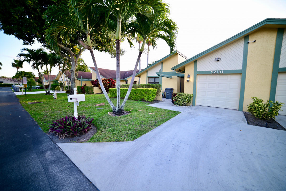 22191 Thomas Terrace Boca Raton, FL 33433 - Photo 3 of 30 3